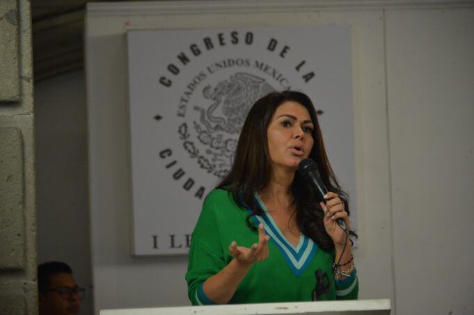 Veterinarios y Asociaciones rechazan la "Ley Varela" impulsada por la candidata Leticia Varela