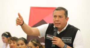 El candidato Carlos Torres enfrenta críticas por mandar tapar propaganda de Barragán