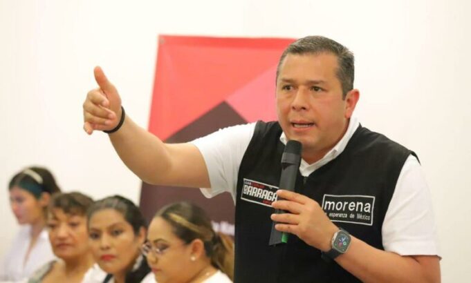 El candidato Carlos Torres enfrenta críticas por mandar tapar propaganda de Barragán